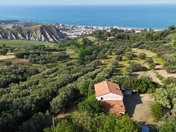Farm house with amazing sea view for sale in Italy – Roseto Degli Abruzzi (TE)