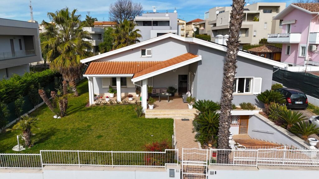 Rif. 44 – Giulianova – (Teramo)