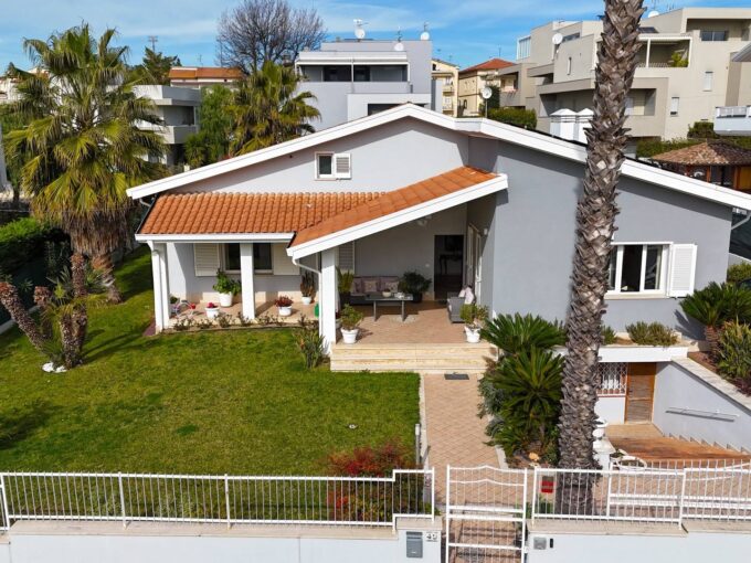 Rif. 44 – Giulianova – (Teramo)